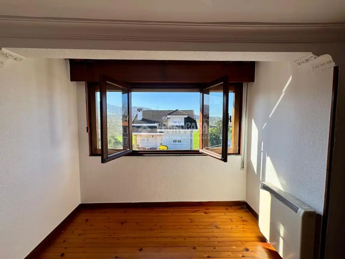 Casa adosada en venta en El Astillero