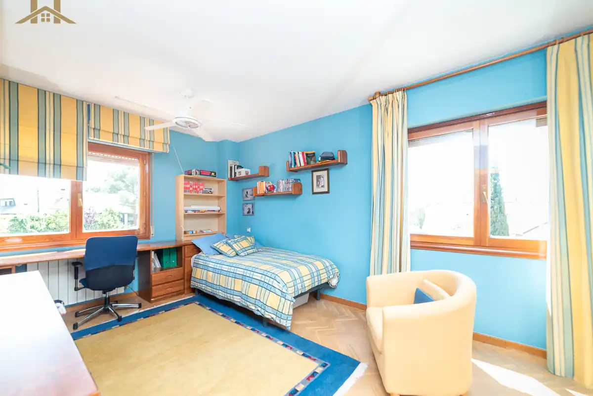 Dormitori de Casa o xalet en venda en Boadilla del Monte amb Calefacció, Jardí privat i Parquet
