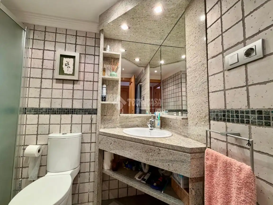 Baño de Casa adosada en venta en León Capital  con Parquet, Terraza y Amueblado