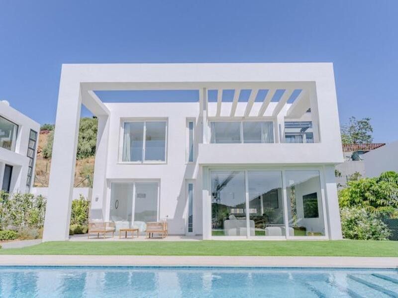 Vista exterior de Casa o chalet de alquiler en Fuengirola con Aire acondicionado, Calefacción y Jardín privado