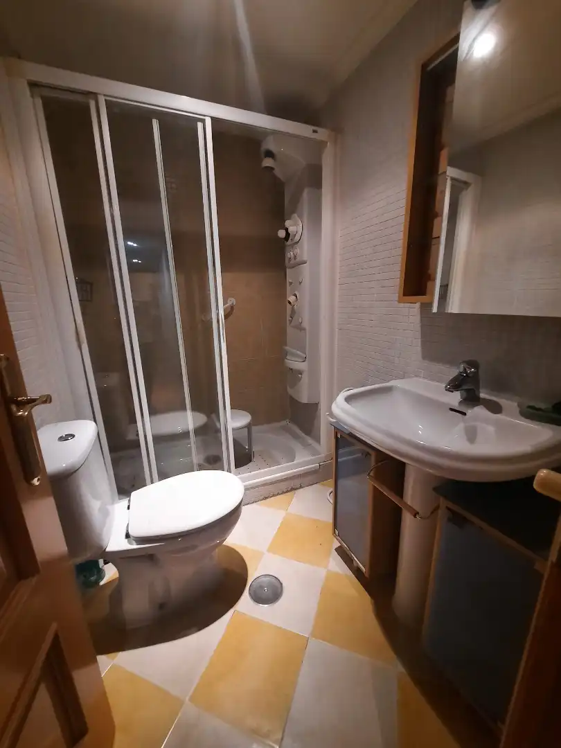 Badezimmer von Wohnung zur Miete in Badajoz mit Klimaanlage und Heizung