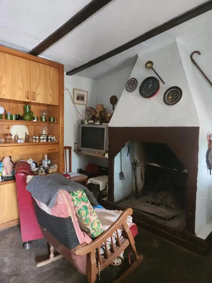 Casa rustica con giardino in vendita a Burgà, imagen 3