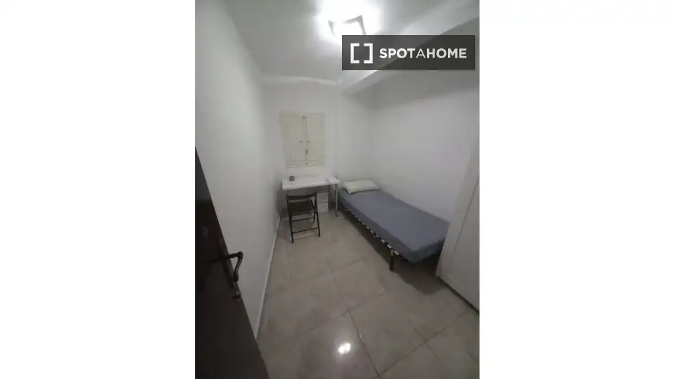 Bedroom of Flat for share in Valencia  with Air Conditioner, Heating and Furnished