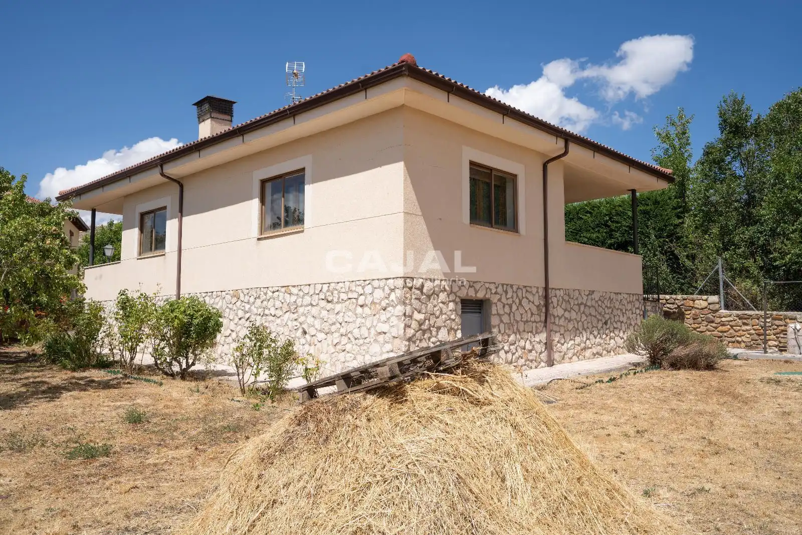 Exterior view of Houses for sale in Cerezo de Arriba  with Heating