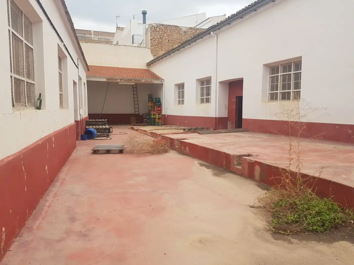 Vista exterior de Nave industrial en venta en Villena