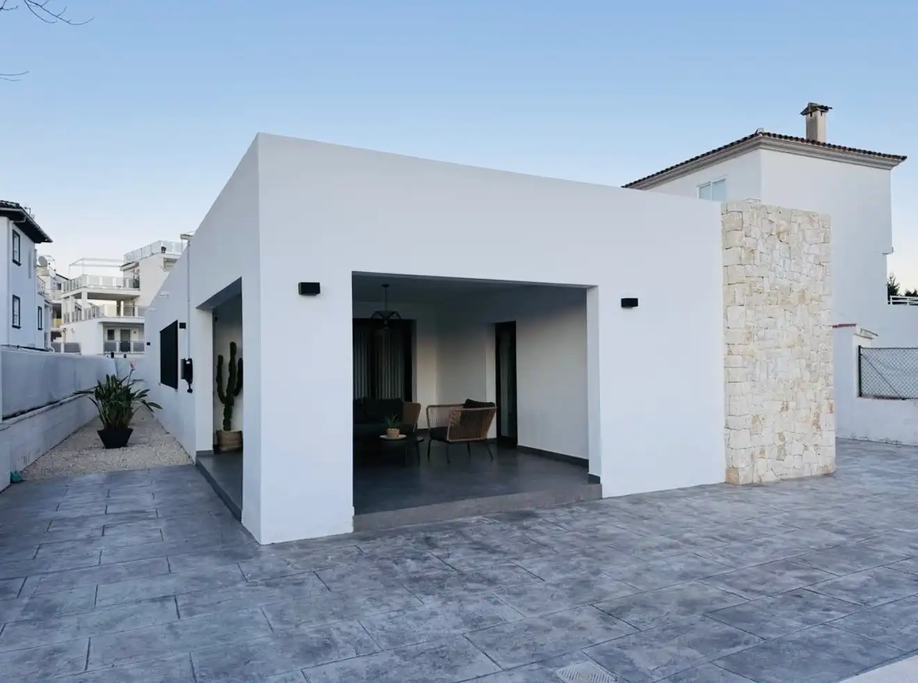 Vista exterior de Casa o xalet en venda en Oliva amb Aire condicionat, Calefacció i Jardí privat