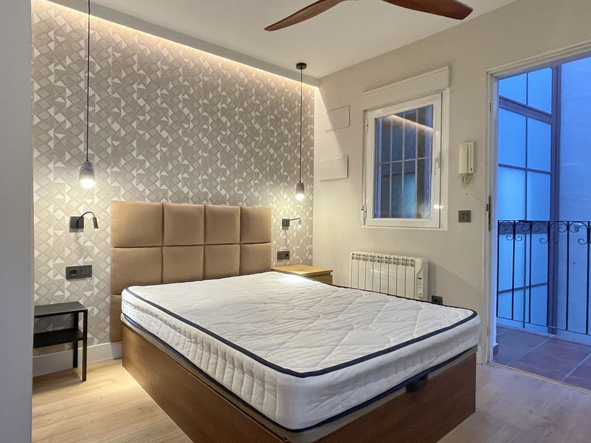 Dormitori de Apartament de lloguer en  Madrid Capital amb Aire condicionat, Calefacció i Moblat