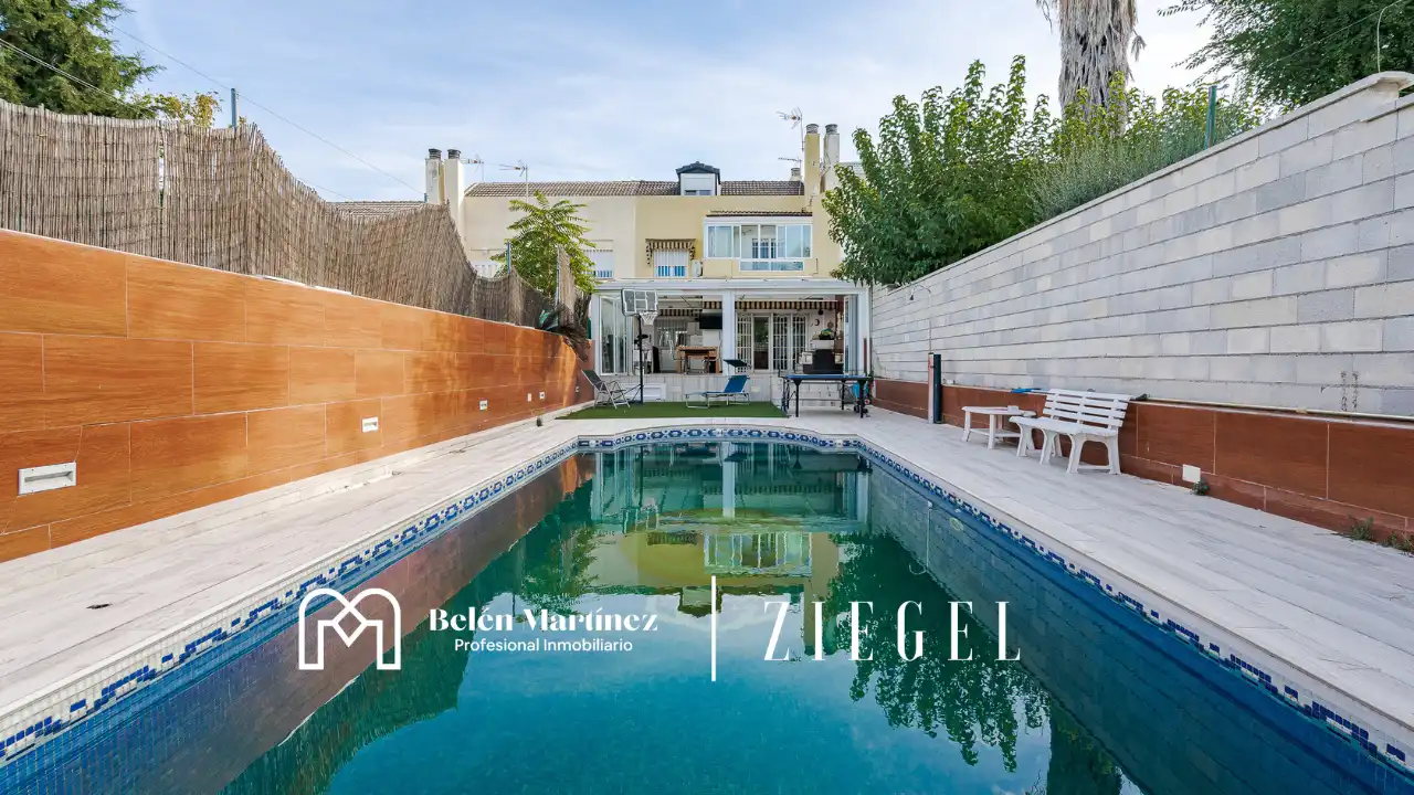 Piscina de Casa o chalet en venta en Urbanizaciones