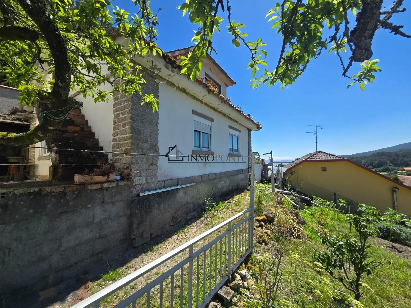 Casa con jardín en venta en San Xoán de Poio