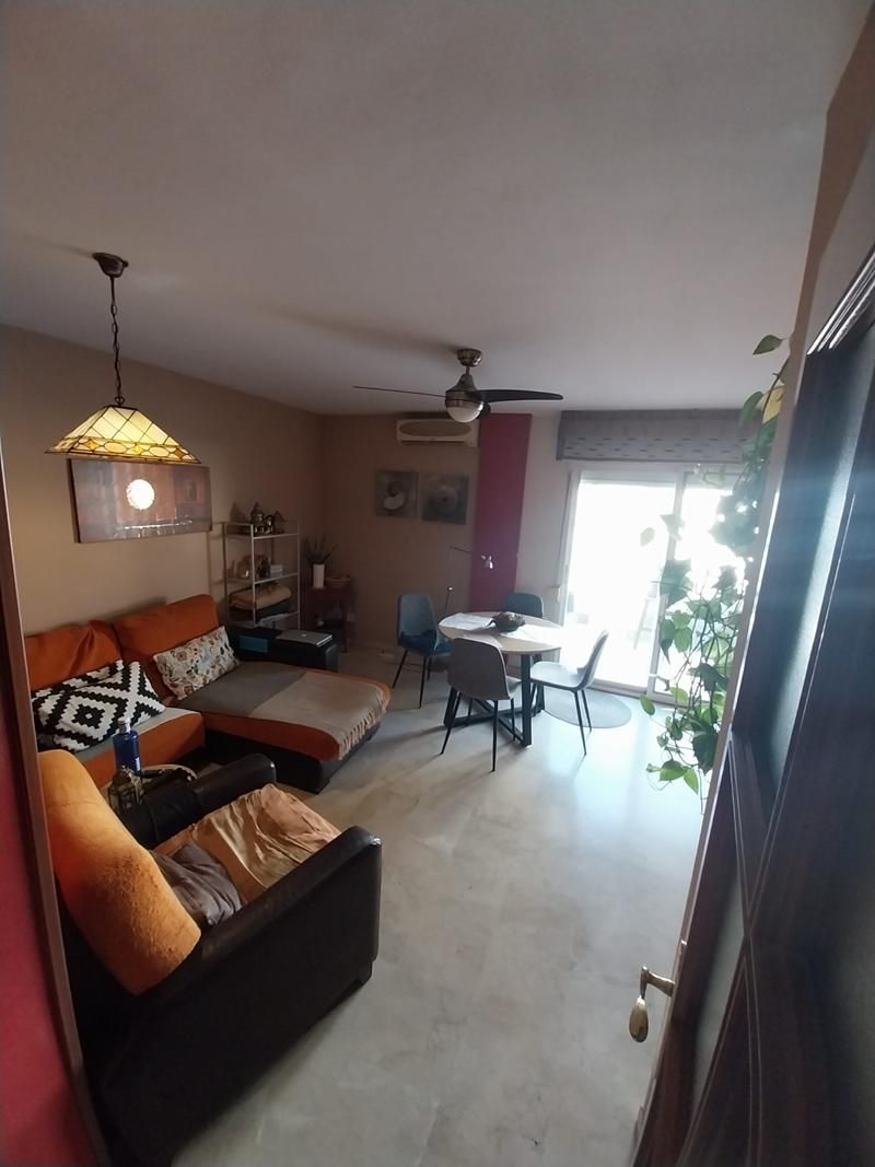 Sala d'estar de Pis de lloguer en Estepona amb Aire condicionat, Calefacció i Terrassa