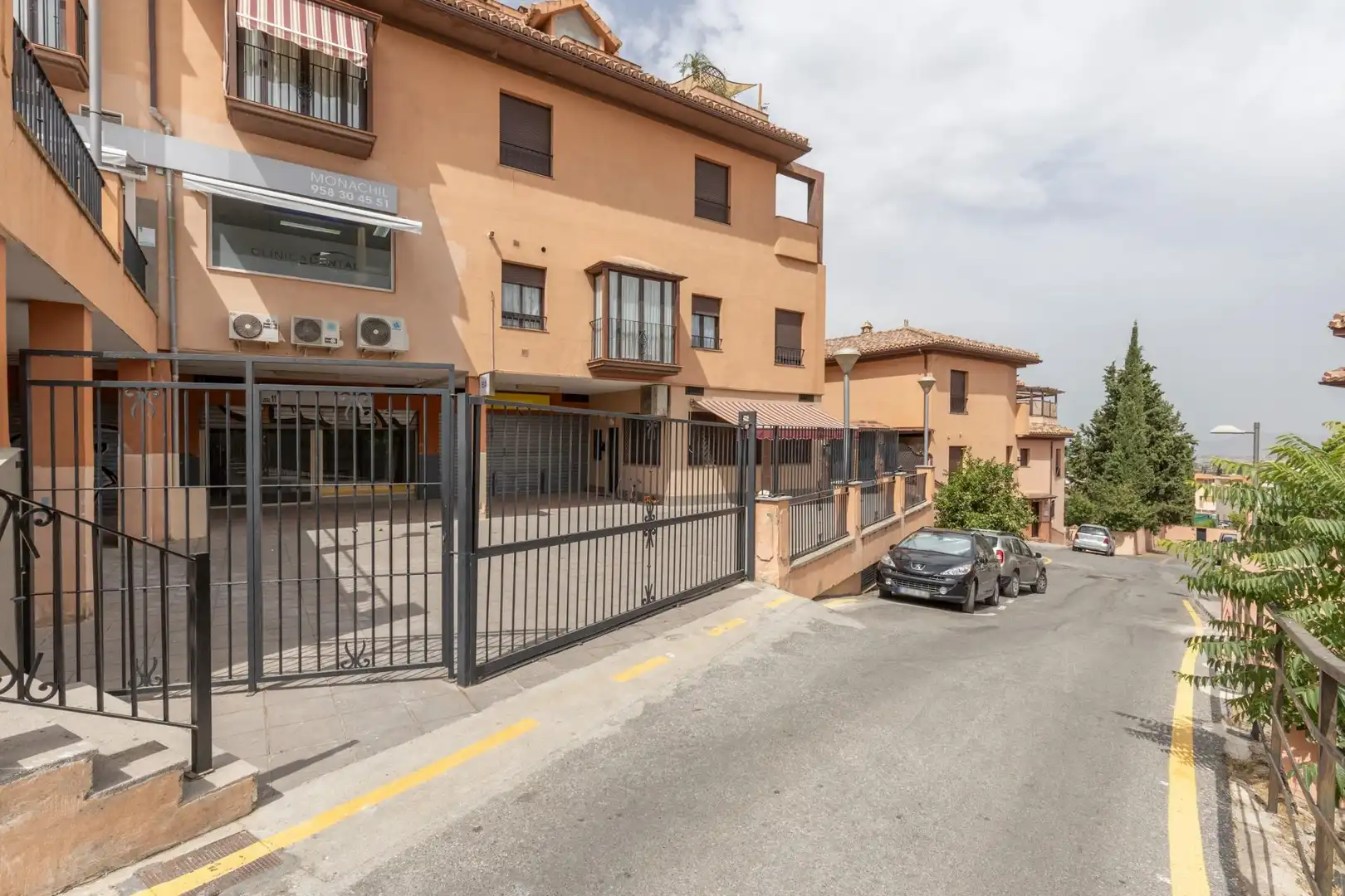 Vista exterior de Casa adosada en venda en Monachil amb Aire condicionat, Calefacció i Terrassa