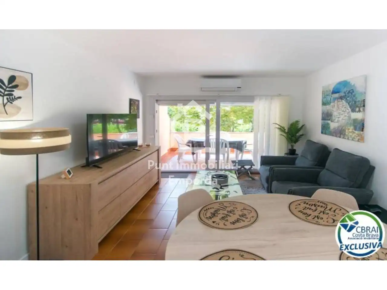 Sala d'estar de Apartament en venda en Empuriabrava amb Aire condicionat, Terrassa i Moblat