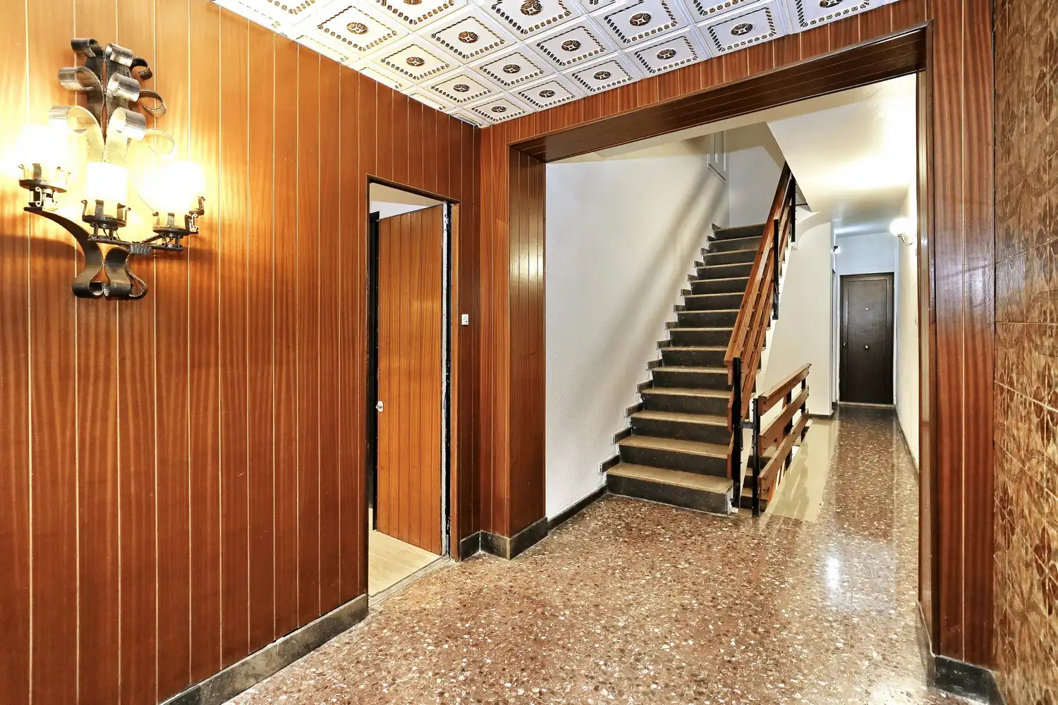 Wohnung zum Verkauf in Barcelona mit Klimaanlage, Heizung und Möbliert