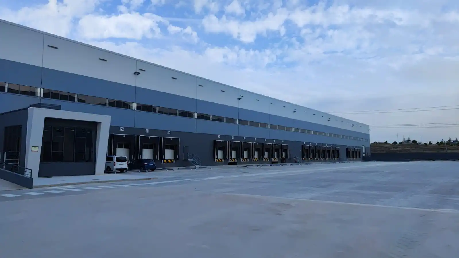Industrial building to rent in Calle Tesla, imagen 2