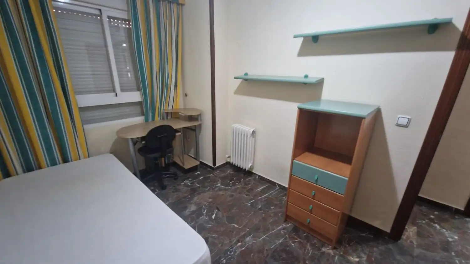 Habitación de Piso en venta en Jaén con Calefacción, Terraza y Balcón