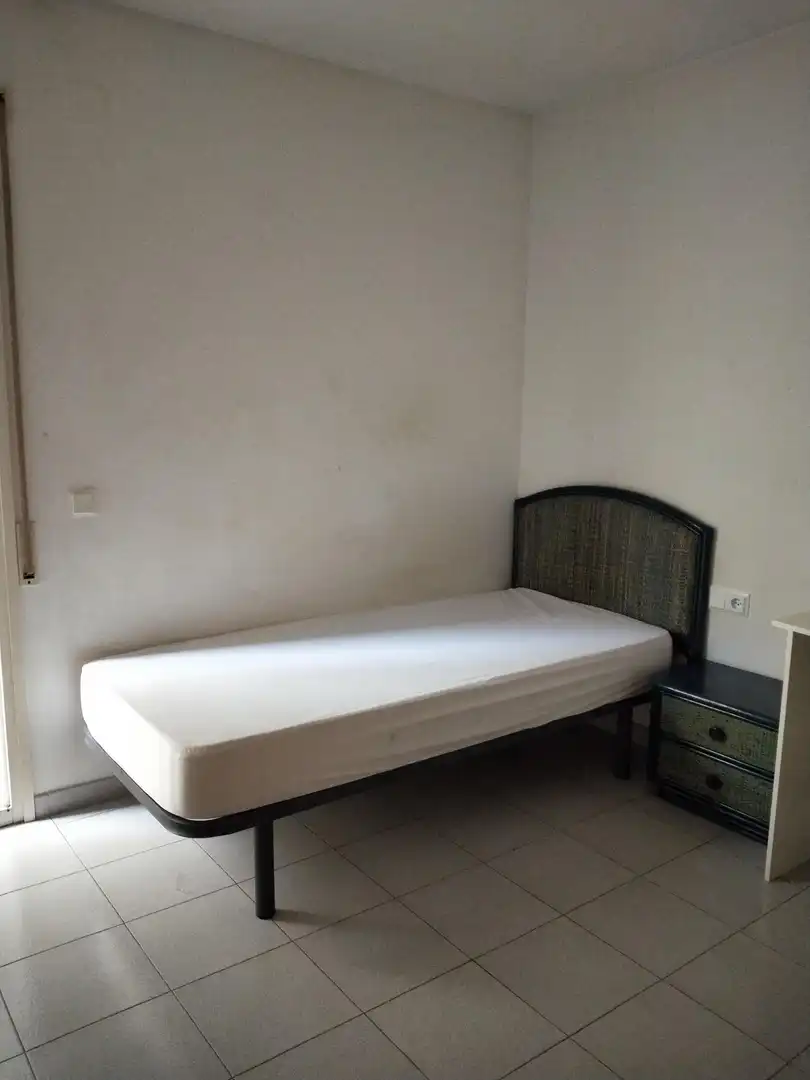 Bedroom of Flat for rent in Girona  with Furnished