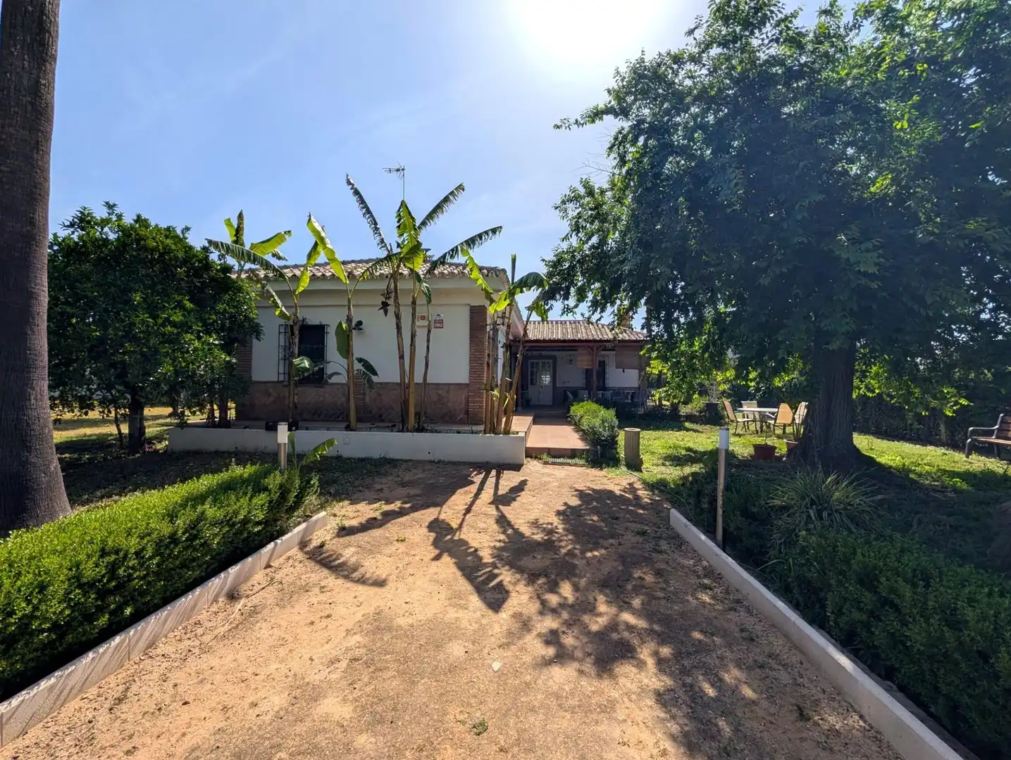 Chalet con jardín en venta en Sanlúcar la Mayor