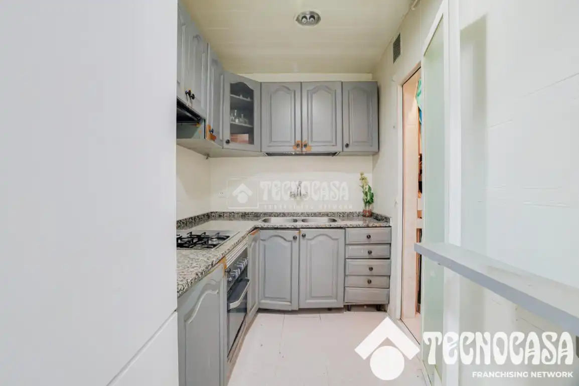 Cocina de Piso en venta en Santa Coloma de Gramenet
