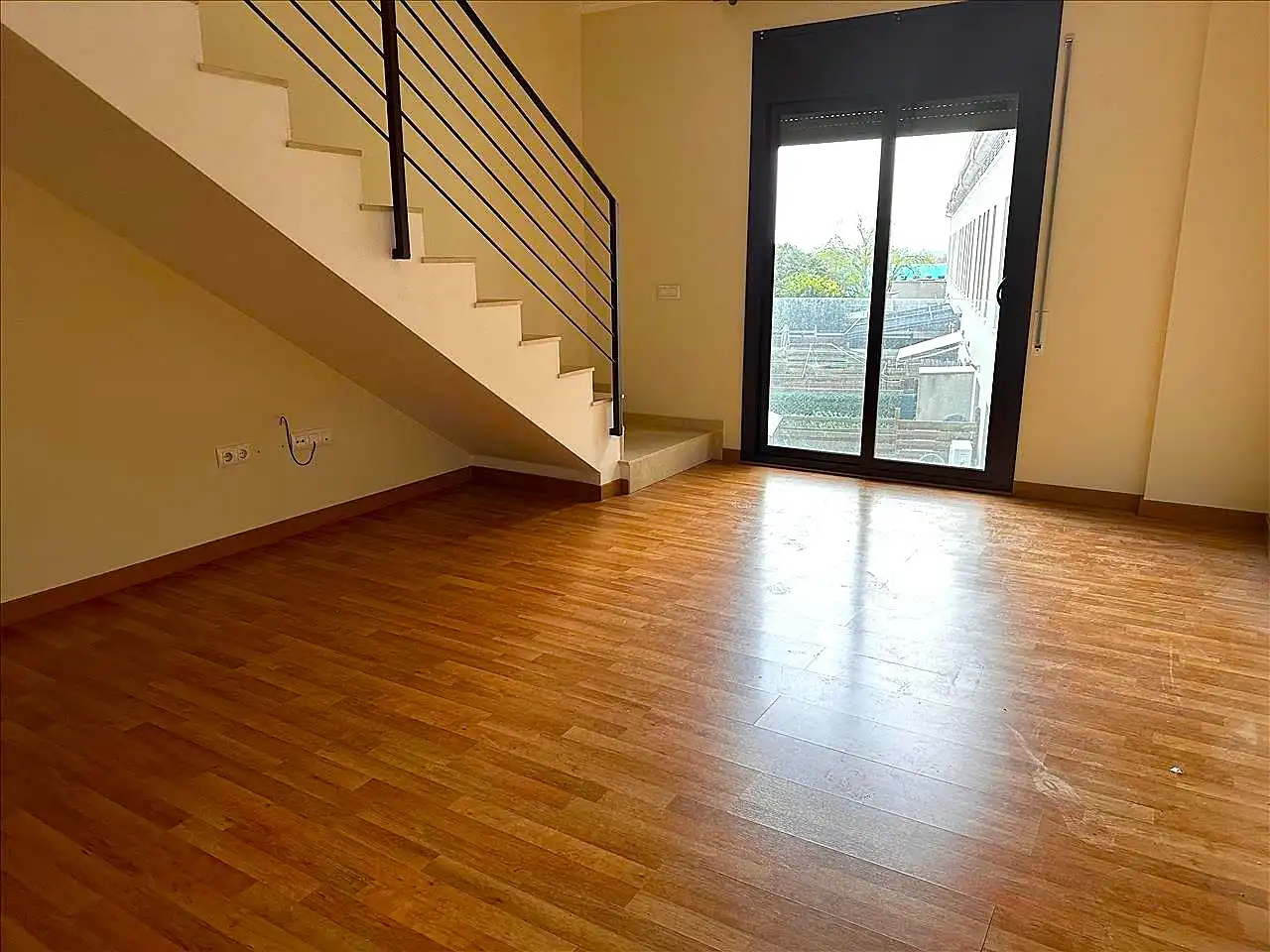 Wohnzimmer von Wohnung zum Verkauf in Vilajuïga mit Parkett