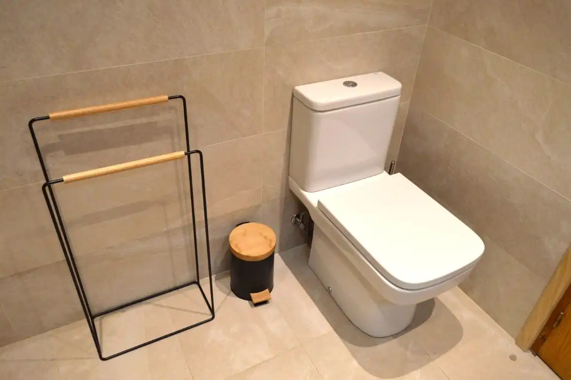Baño de Apartamento de alquiler en Alp con Calefacción, Parquet y Terraza