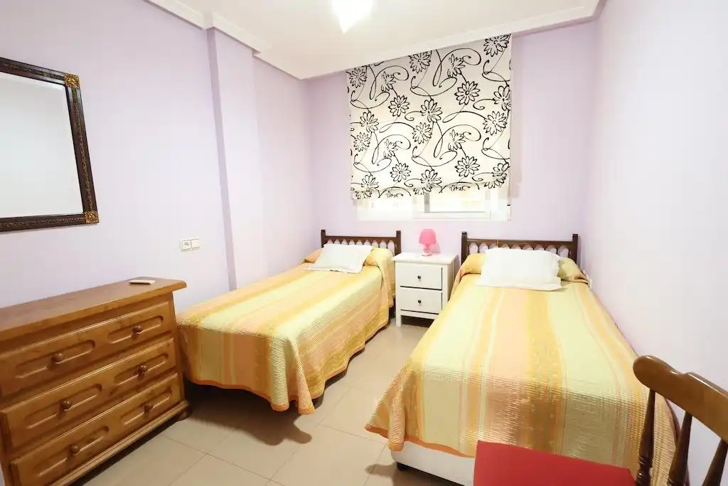 Habitación de Apartamento de alquiler en Orihuela con Aire acondicionado, Calefacción y Terraza