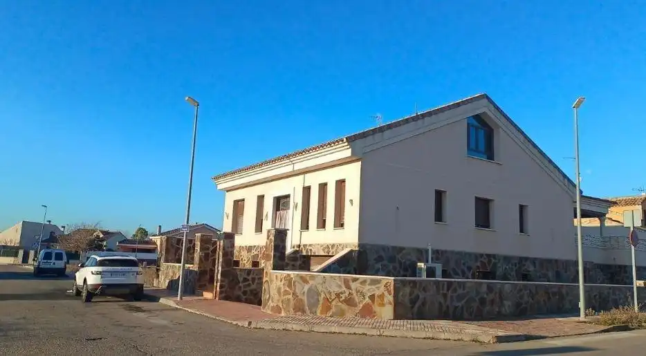 Vista exterior de Casa adosada en venda en Sonseca