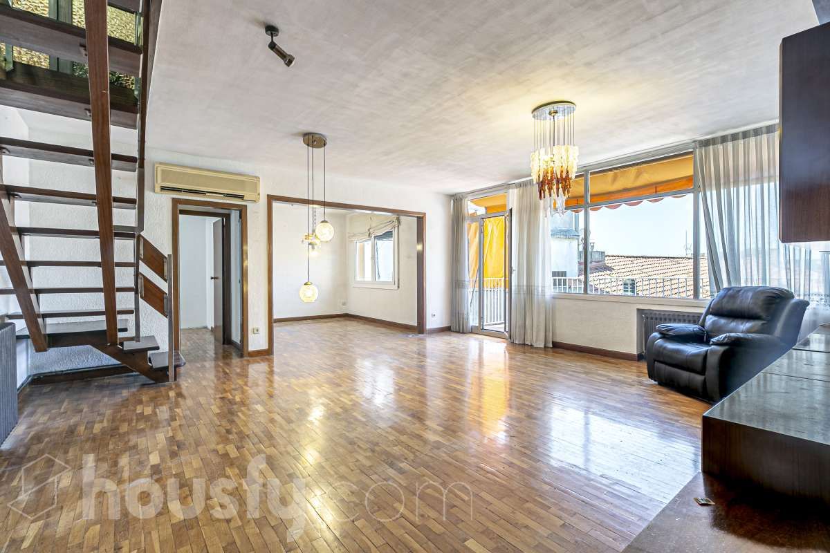 Living room of Flat for sale in  Barcelona Capital  with Air Conditioner, Parquet flooring and Terrace
