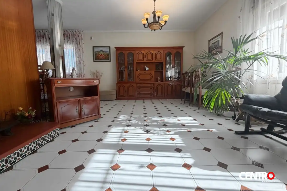 Sala d'estar de Pis en venda en La Zubia amb Aire condicionat, Calefacció i Jardí privat