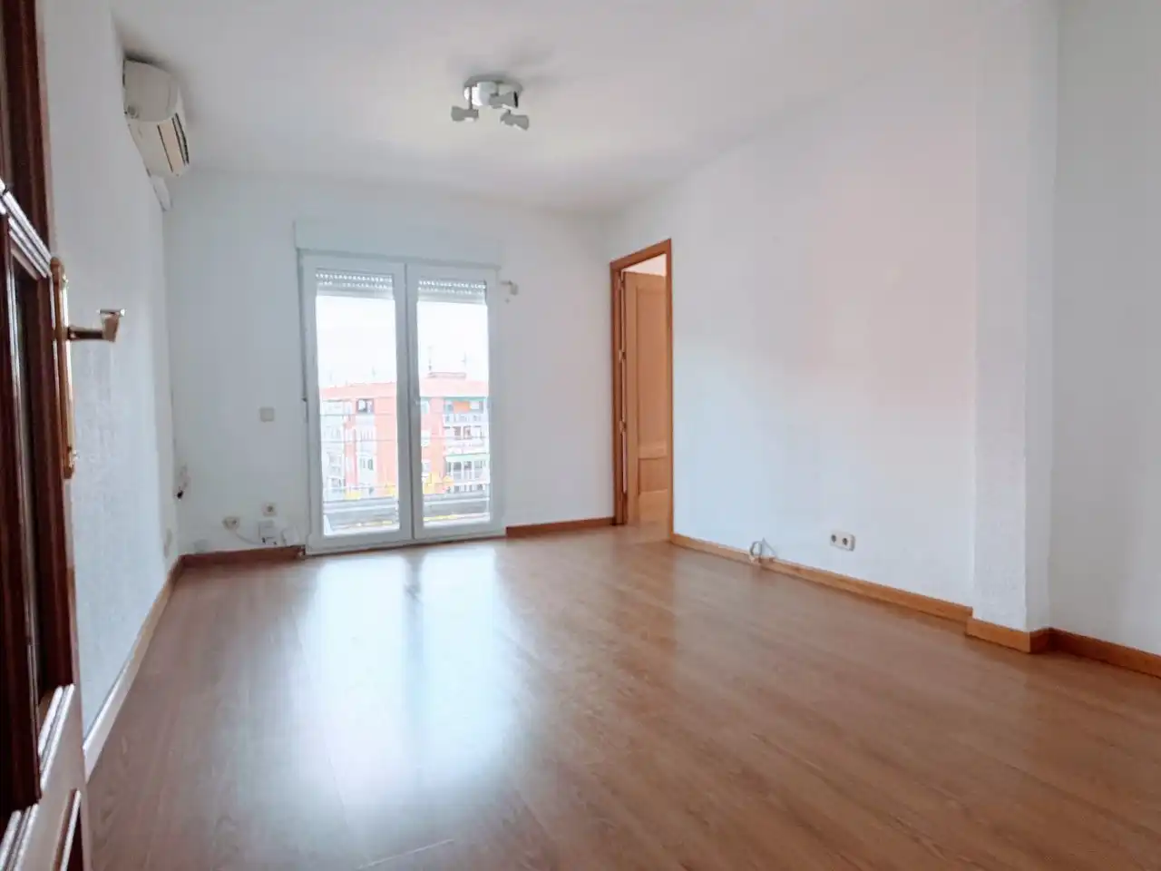 Living room of Flat for rent in  Madrid Capital  with Air Conditioner, Heating and Oven