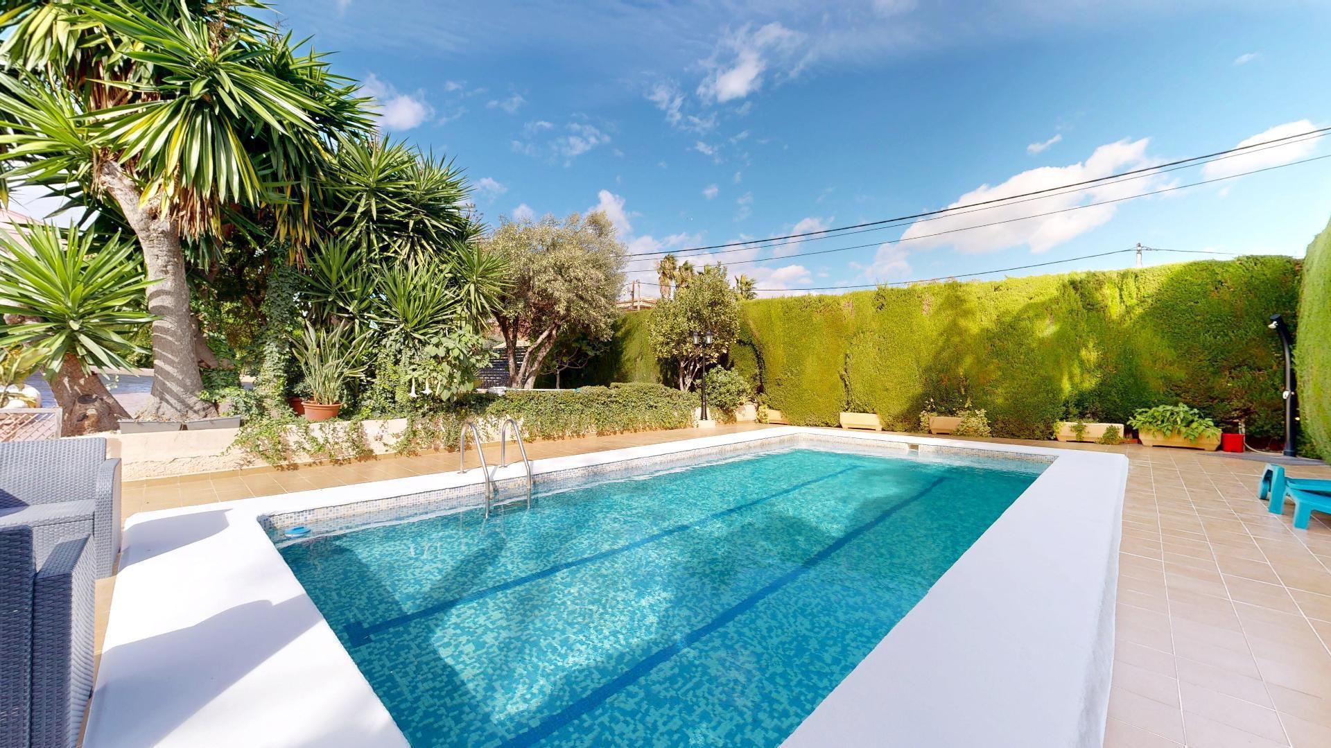 Swimming pool of House or chalet for sale in Chiva  with Terrace, Storage room and Swimming Pool