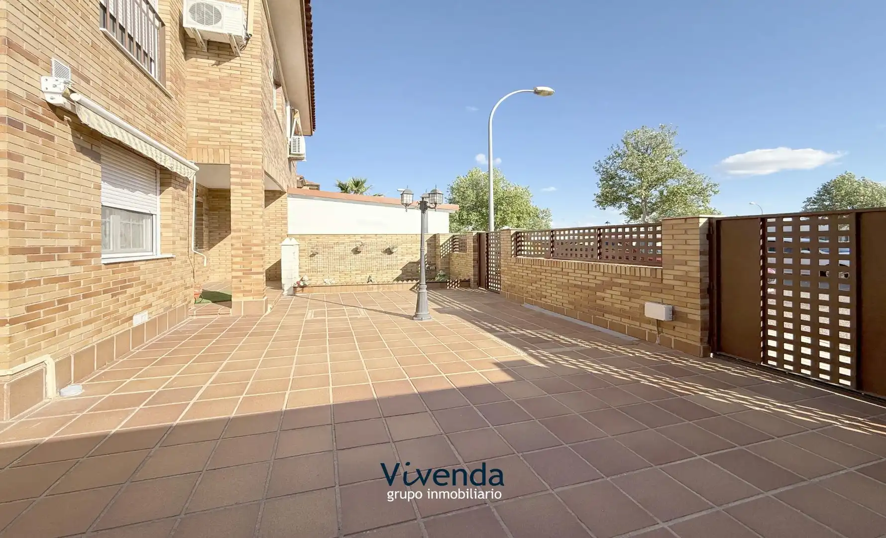 Vista exterior de Casa adosada en venta en Cedillo del Condado con Calefacción, Terraza y Trastero