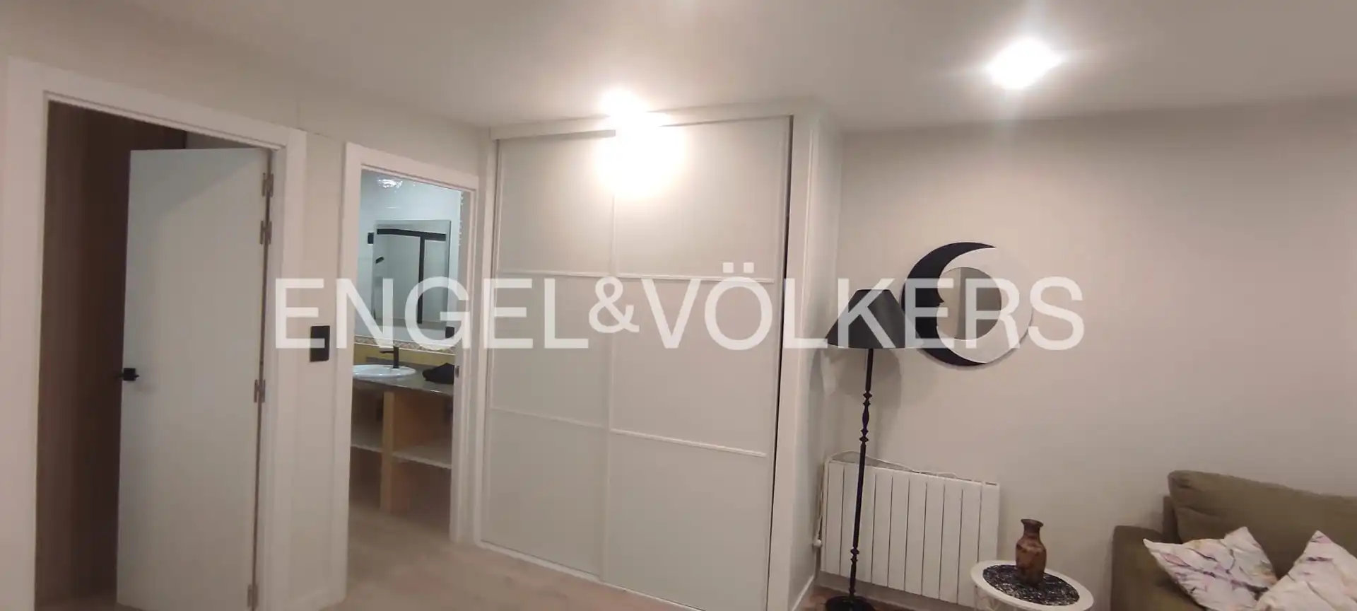 Dormitori de Apartament en venda en Vigo  amb Calefacció i Parquet
