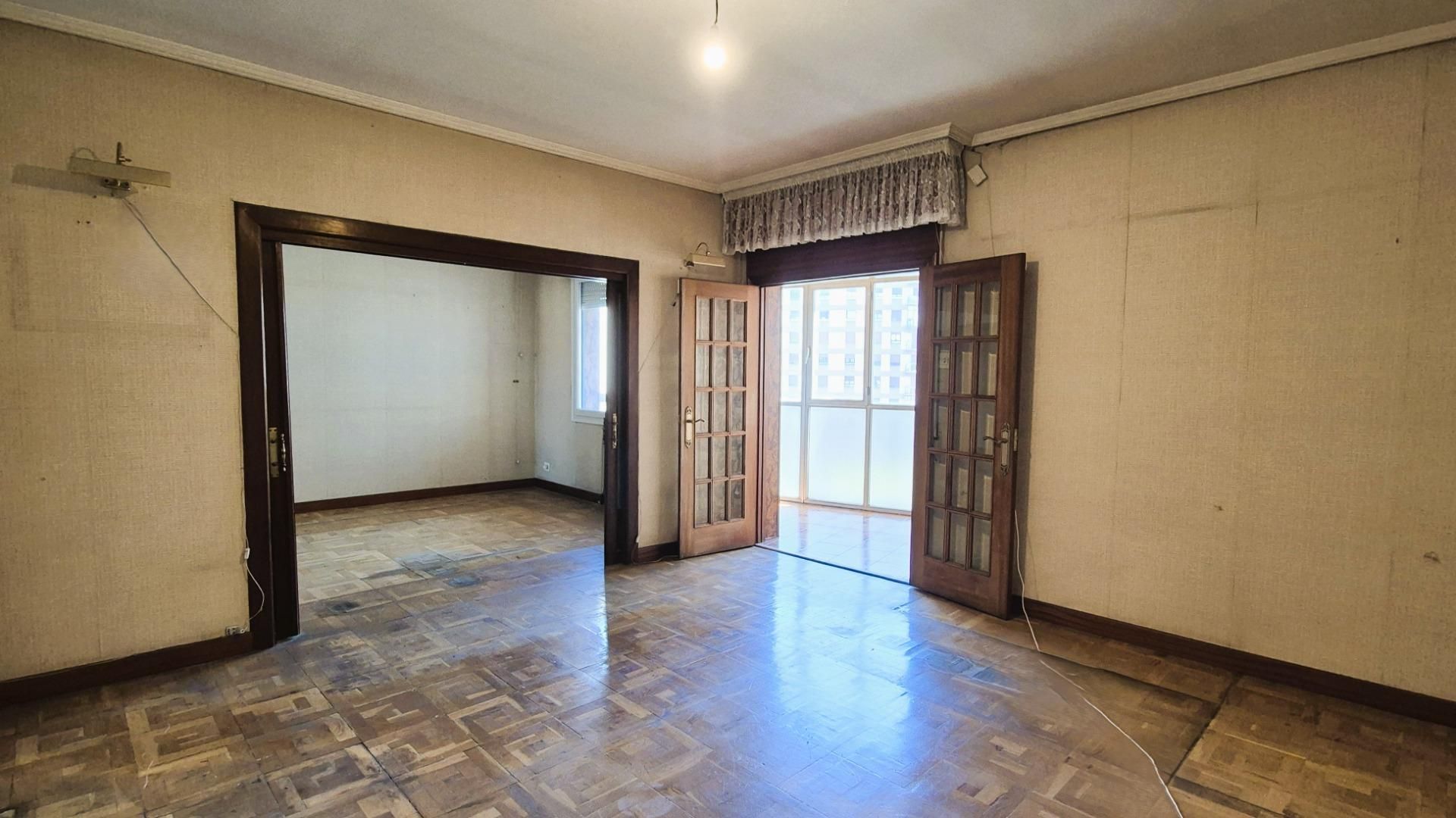 Sala de estar de Piso en venta en  Pamplona / Iruña con Calefacción, Parquet y Terraza