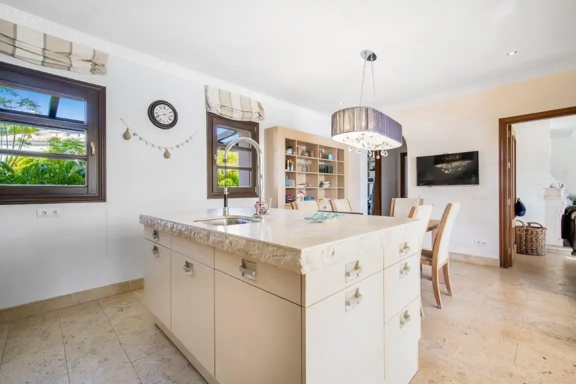 Chalet con piscina en venta en La Quinta, imagen 11