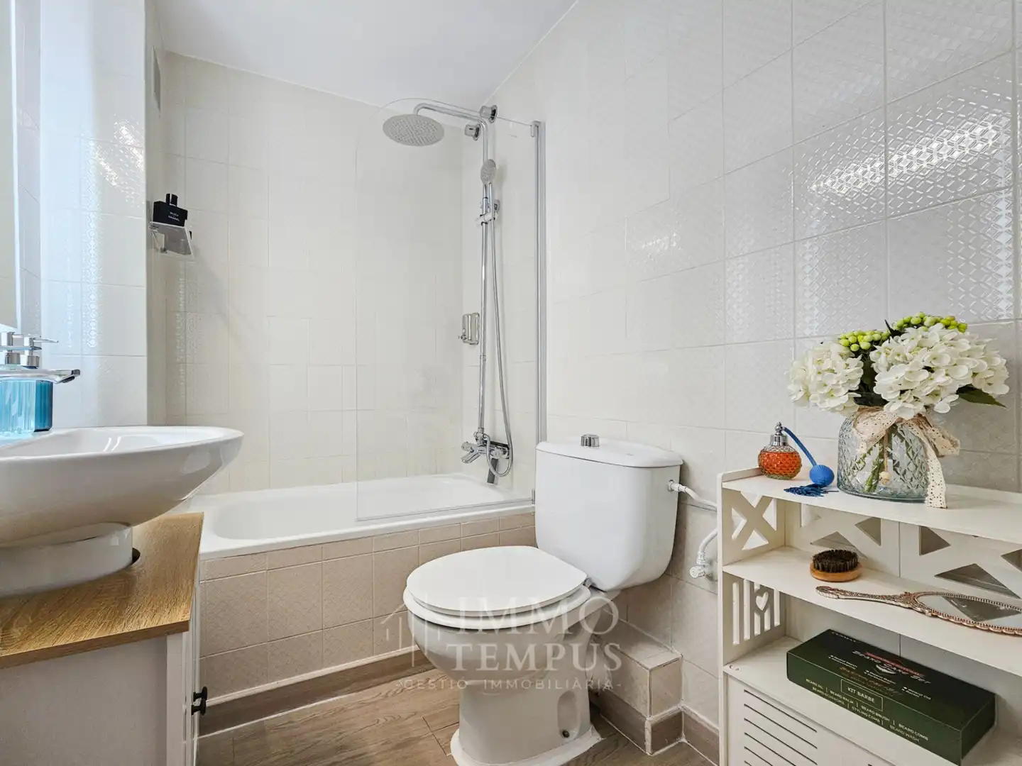 Baño de Casa adosada en venta en Sant Cugat del Vallès con Jardín privado, Parquet y Terraza