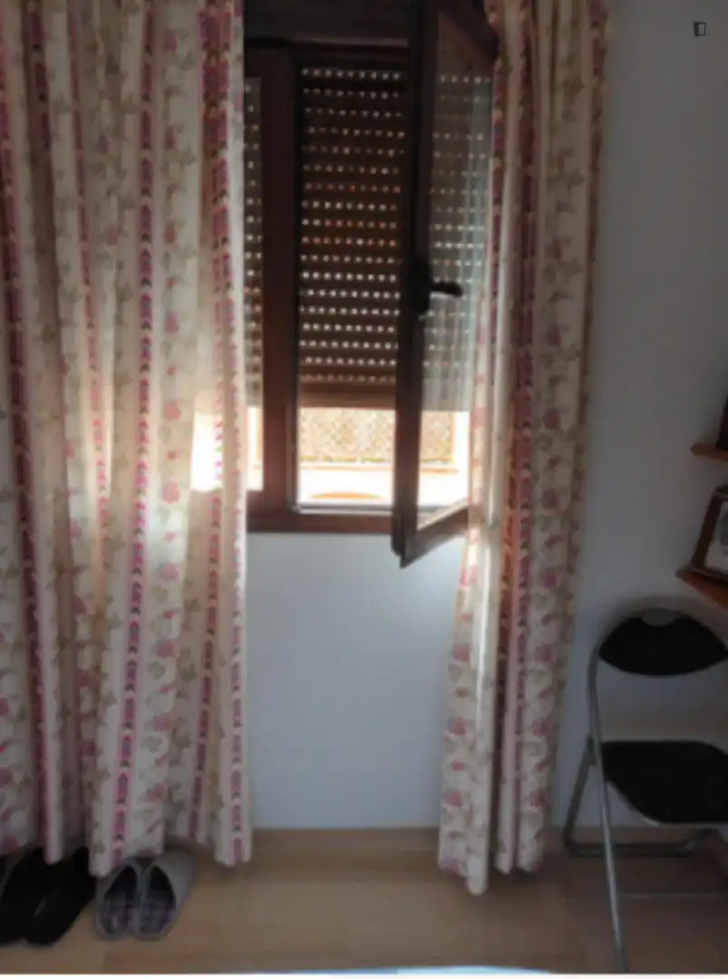 Room in Zona media