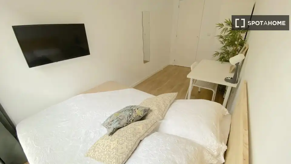Bedroom of Flat for rent in Sevilla  with Air Conditioner, Heating and Furnished