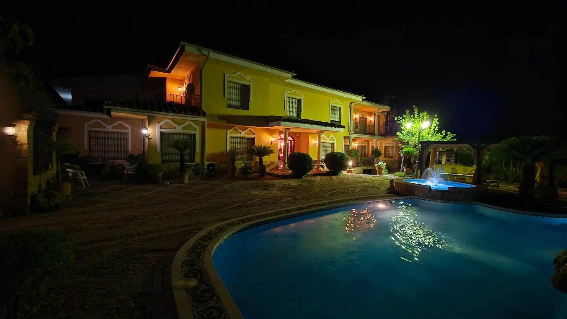 Swimming pool of Houses for sale in Córdoba  with Air Conditioner, Heating and Private garden