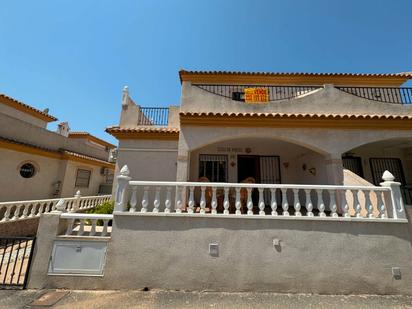 Vista exterior de Dúplex en venda en Orihuela amb Aire condicionat i Piscina