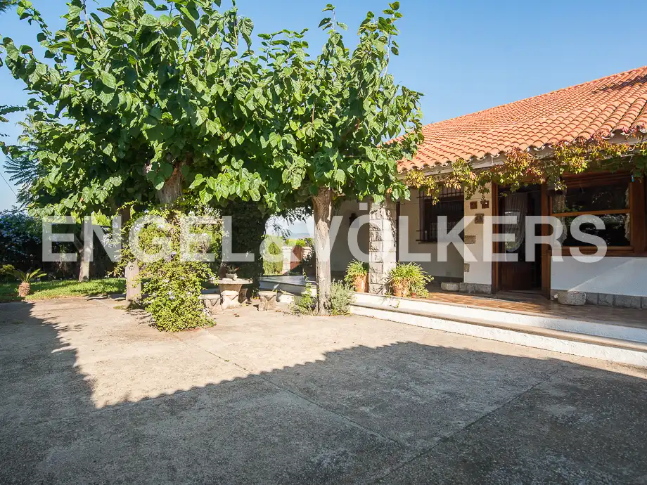 Vista exterior de Casa o xalet en venda en Castellón de la Plana / Castelló de la Plana amb Calefacció, Jardí privat i Terrassa