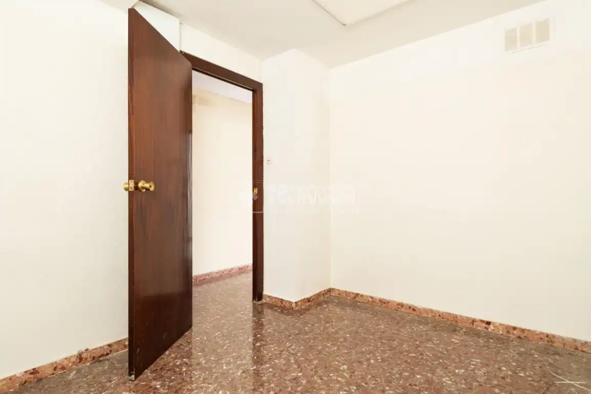 Flat for sale in Zaragoza  with Air Conditioner, Heating and Balcony