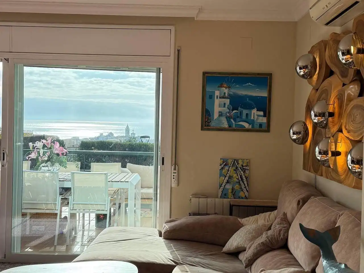Wohnzimmer von Maisonette zum Verkauf in Sitges mit Klimaanlage, Privatgarten und Terrasse