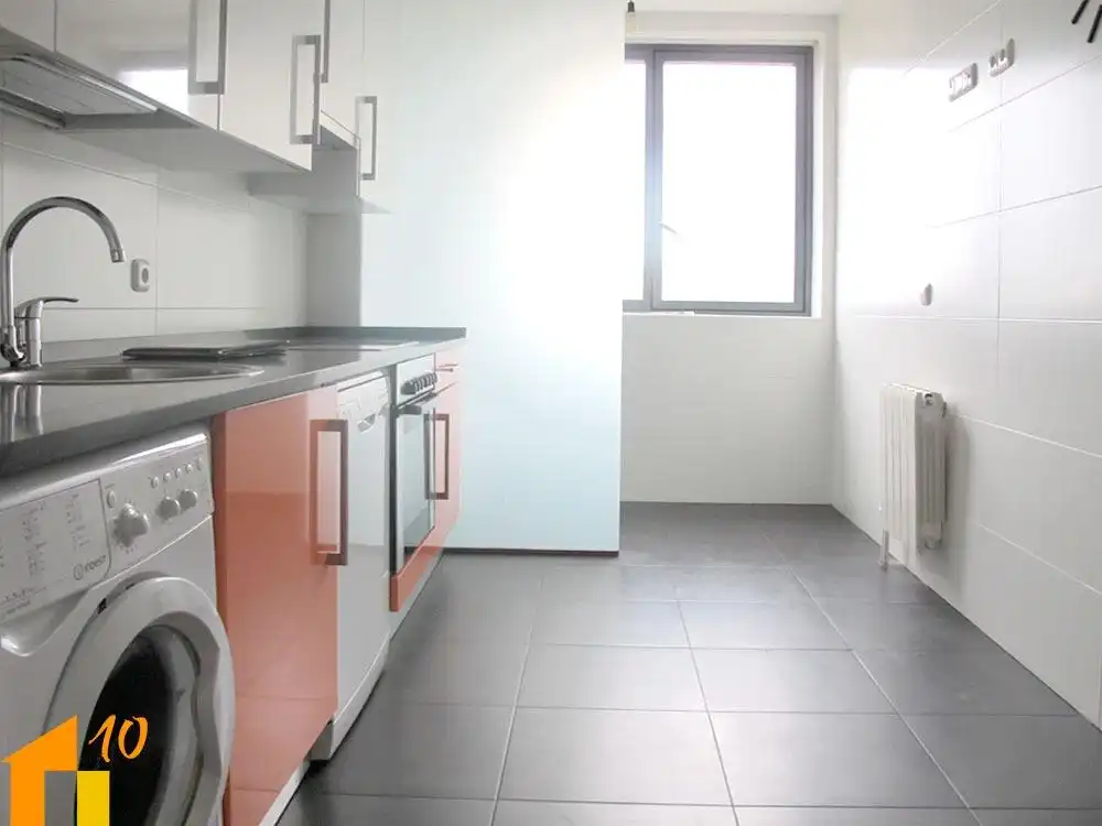 Cocina de Piso de alquiler en Burgos con Calefacción y Trastero