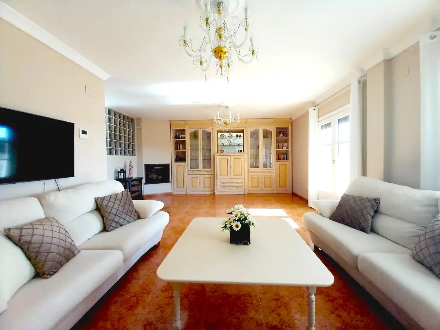 Living room of Houses for sale in L'Alfàs del Pi  with Air Conditioner, Private garden and Terrace