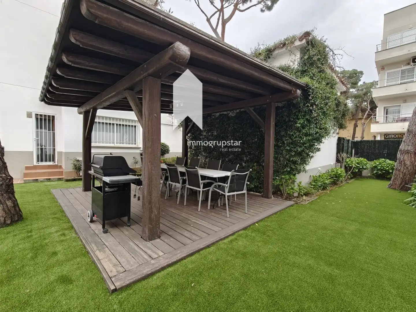 Terrasse von Einfamilien-Reihenhaus zum Verkauf in Castell d'Aro, Platja d'Aro i s'Agaró mit Klimaanlage, Heizung und Terrasse