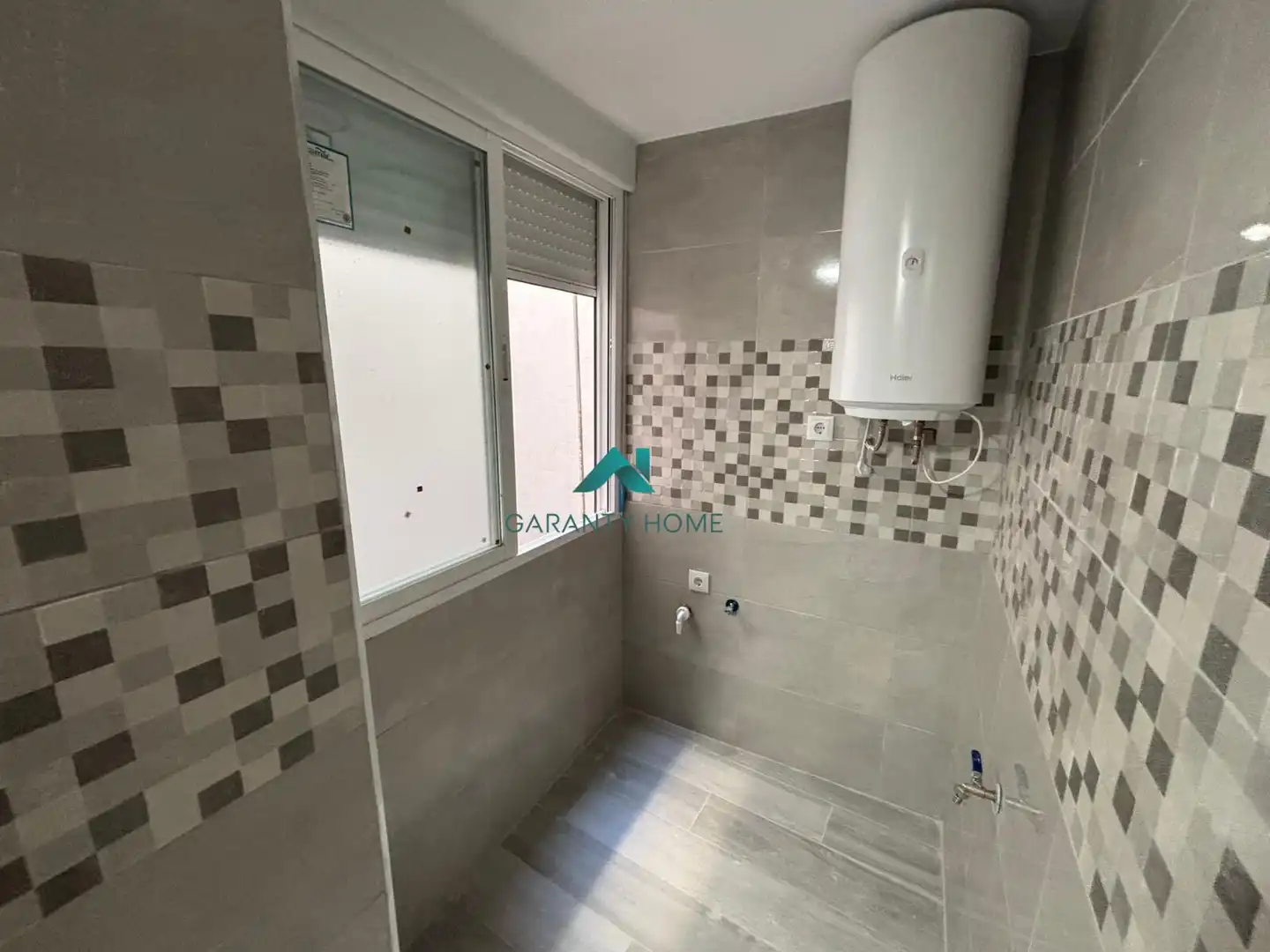 Bathroom of Flat for sale in Jaén  with Storage room, Furnished and Balcony