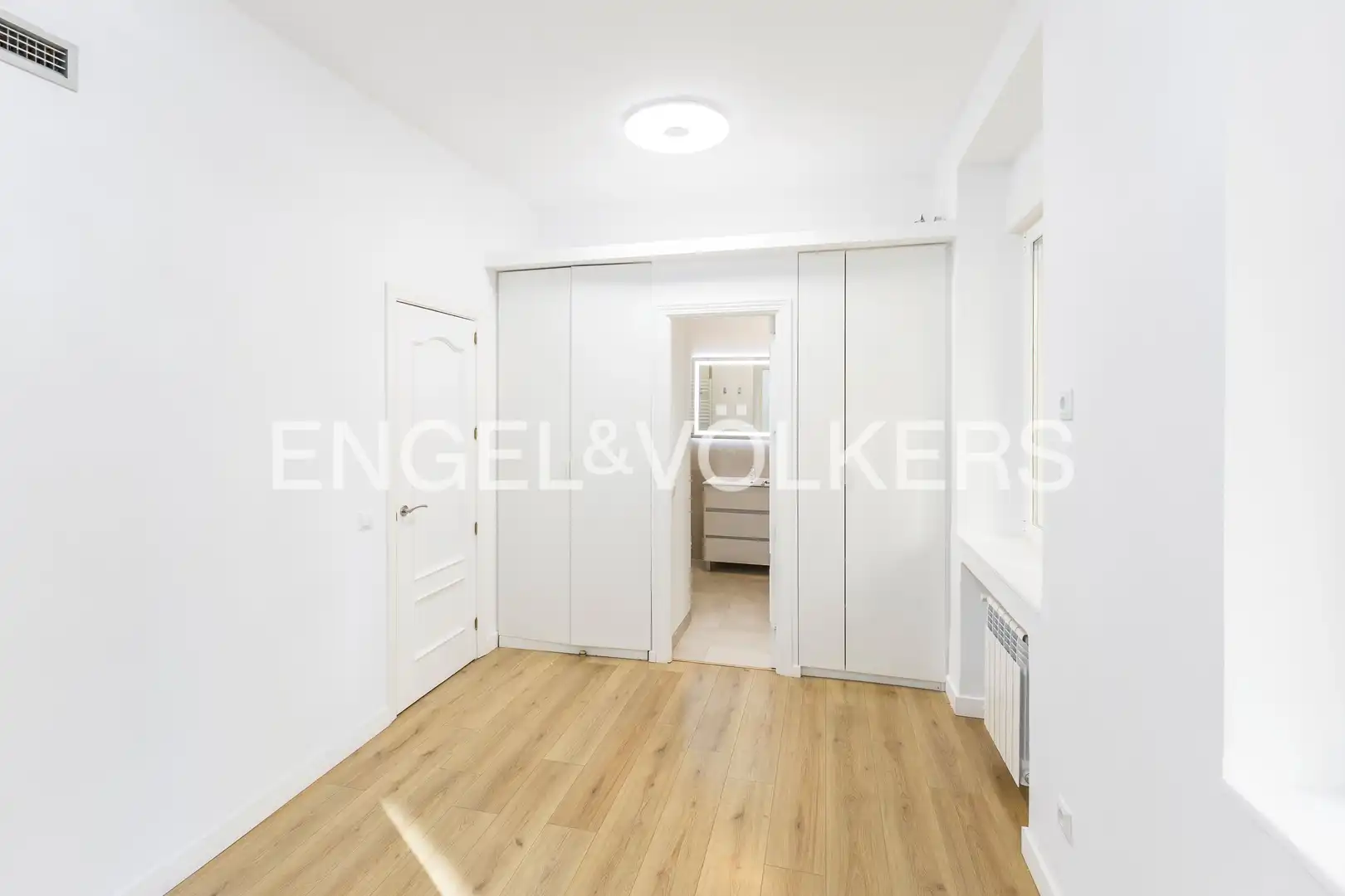 Schlafzimmer von Wohnung zur Miete in Madrid mit Klimaanlage, Heizung und Parkett