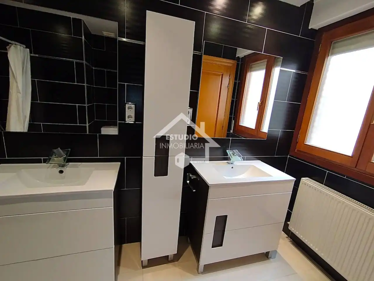 Baño de Dúplex en venta en Viana con Calefacción y Balcón
