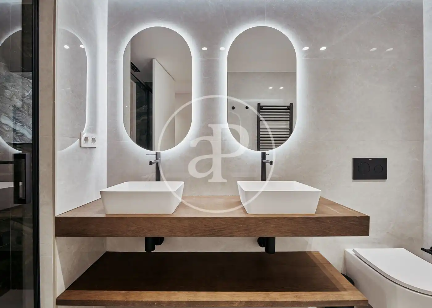 Bathroom of Flat for sale in Madrid  with Air Conditioner, Heating and Terrace