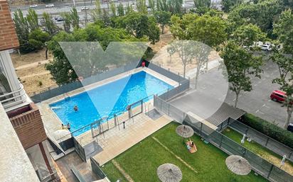 Swimming pool of Flat for sale in  Madrid Capital  with Terrace and Swimming Pool